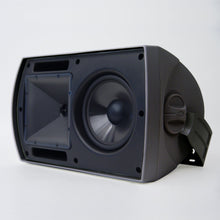 klipsch-aw-650-on-wall-outdoor-speakers-pair-black_02